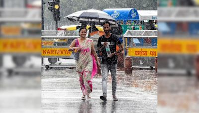 Evening Rain Makes Delhi Weather Pleasant, People Get Relief From Humidity