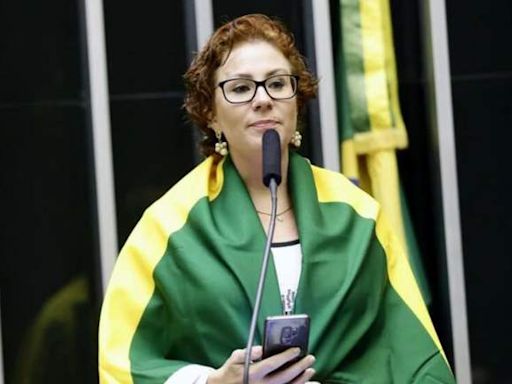 Moraes inclui Carla Zambelli em inquérito de tentativa de golpe