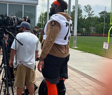 Browns OT Dawand Jones reveals where he’s at in his rehab from knee surgery, welcoming his best friend, and more: Mary Kay Cabot