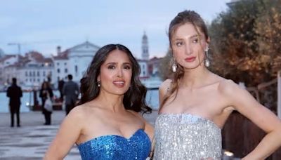 Salma Hayek conjunta su vestido palabra de honor con su hijastra, Mathilde Pinault, en Venecia