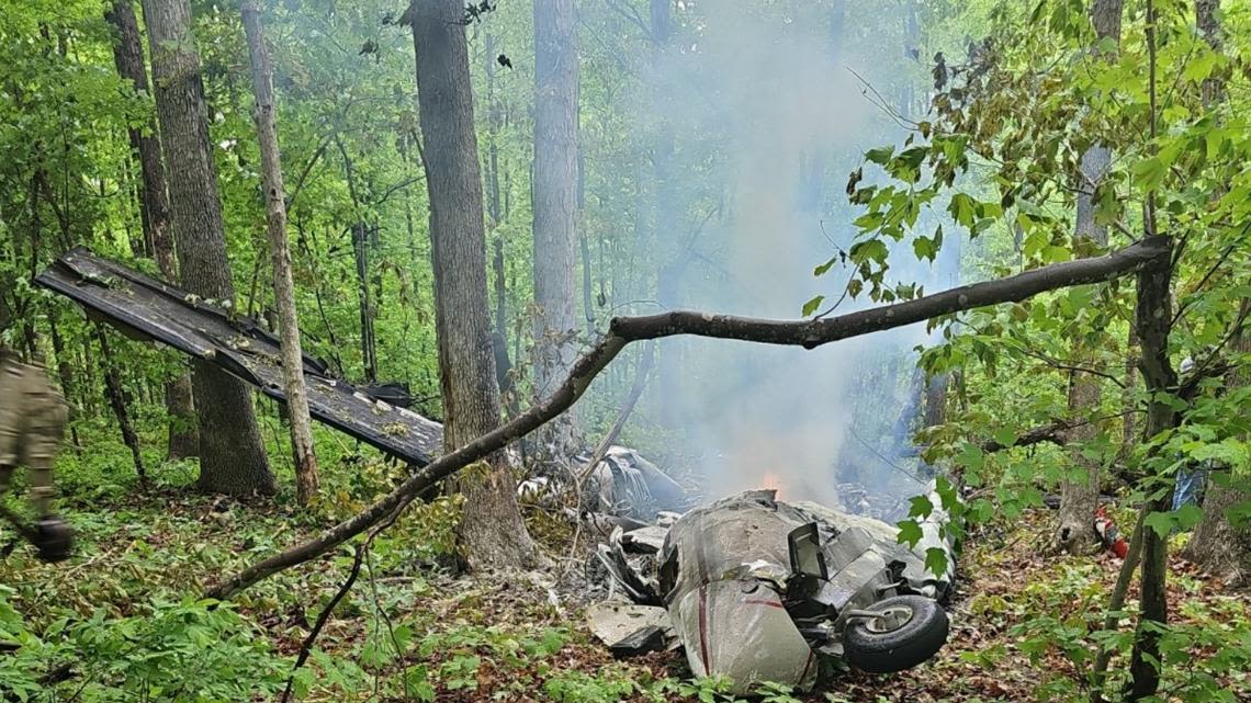 Plane crash in Virginia leaves 2 people dead