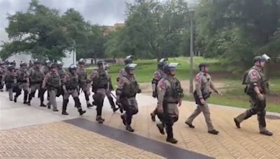 La policía reprime protestas pacíficas de solidaridad con Gaza en campus universitarios de todo EE.UU.