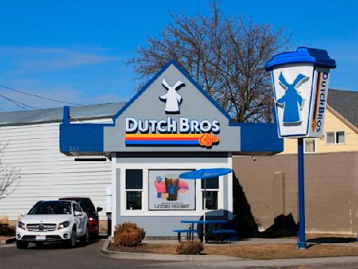 Fizzy drinks, energetic 'broistas' are fueling Dutch Bros' rise as the next big coffee chain