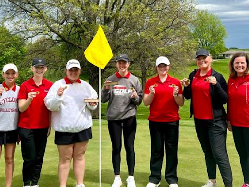 Treynor sweeps WIC golf titles; Pedersen wins girls medalist