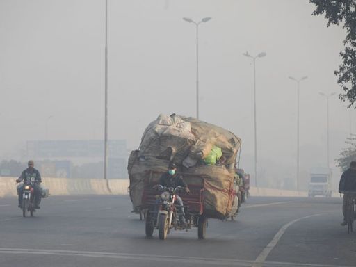 Head of Pakistan's Punjab calls for diplomacy with India to tackle smog