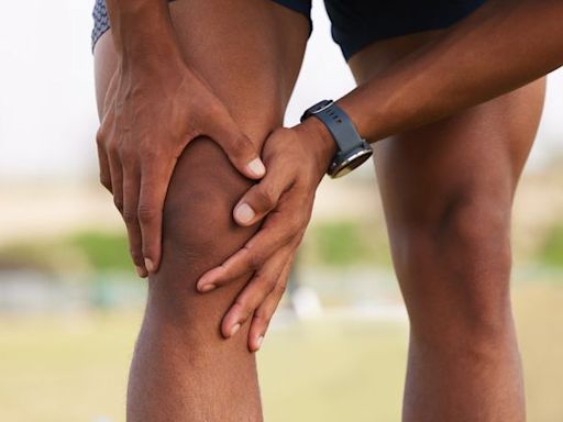 Knee Pain When Walking: Potential Causes and What to Do Next