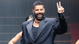 Ricky Martin se muestra muy cariñoso con hermosa mujer: "que feliz me hace tenerte cerca"