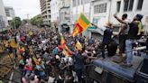 Cientos de manifestantes entran en la residencia oficial del presidente de Sri Lanka