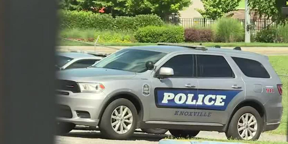 Knoxville police investigating after 21-year-old found shot on Western Avenue