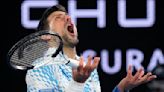 Novak Djokovic avanza en el Australian Open: jugará su semifinal número 10 y busca dar dos golpes a la vez