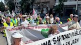 Más de un centenar de personas se manifiestan en Jaén en defensa de los servicios públicos