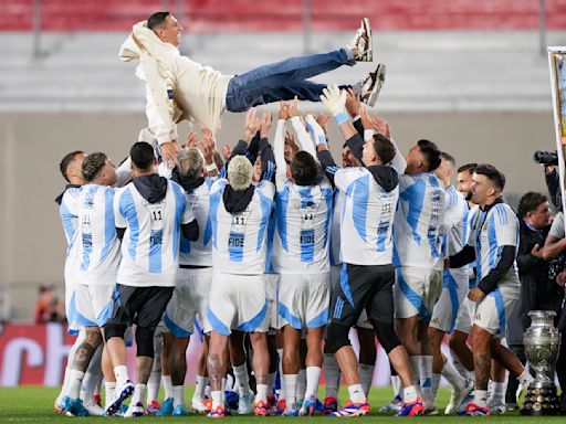 Mensaje de Messi y ovación a Di María en homenaje tras su retiro de Argentina