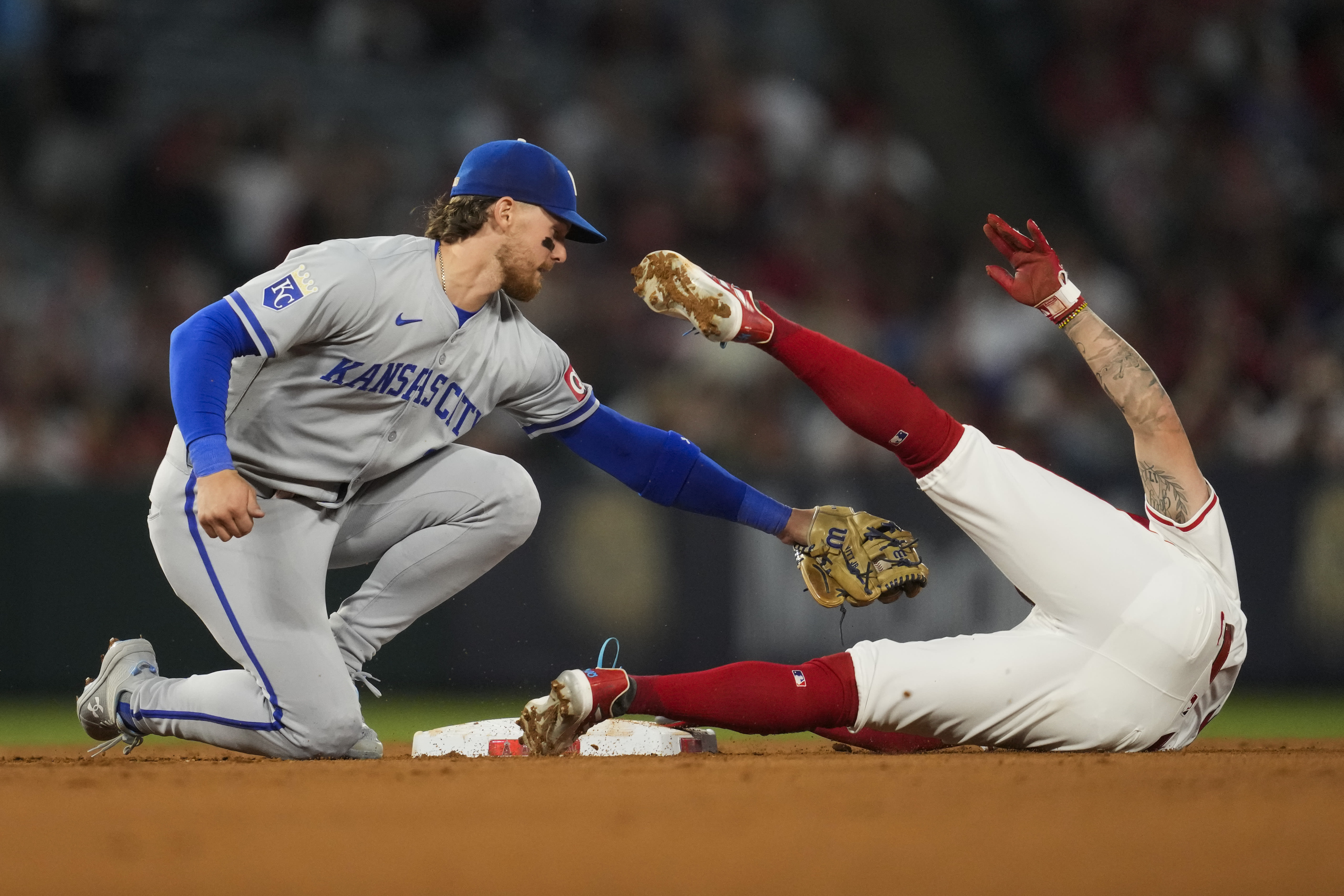 Adam Frazier hits a clutch 2-run homer in the 9th inning of the Royals' 2-1 victory over the Angels