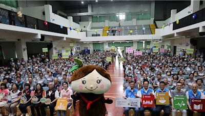 苗栗表揚環保志工 優良志工隊獎金明年提高至30萬元 - 寶島