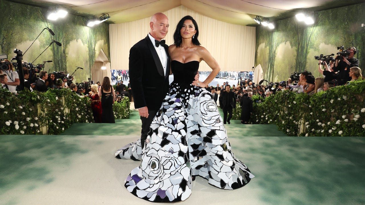 Jeff Bezos and Fiancée Lauren Sánchez Make Their Met Gala Debut