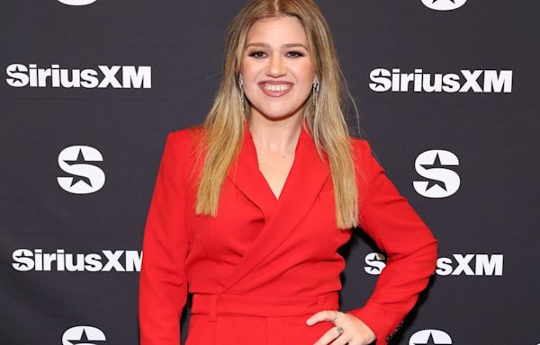 Kelly Clarkson Reportedly Put the Feelers Out for a Date With This A-list Actor