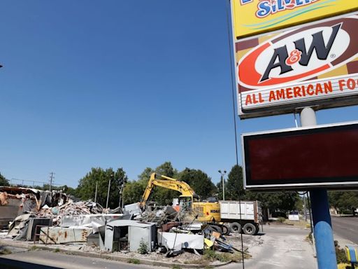 Long John Silver’s/A&W restaurant in Springfield demolished