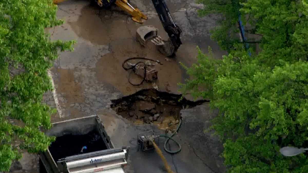 Large sinkhole closes road in Pittsburgh's Oakland neighborhood