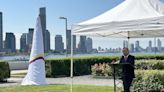 Petro inaugura en el jardín de la ONU un monumento dedicado a la paz en Colombia