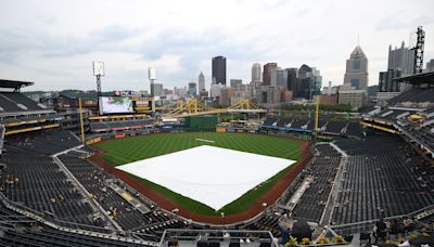 Friday night's Cubs-Pirates game starts in a rain delay