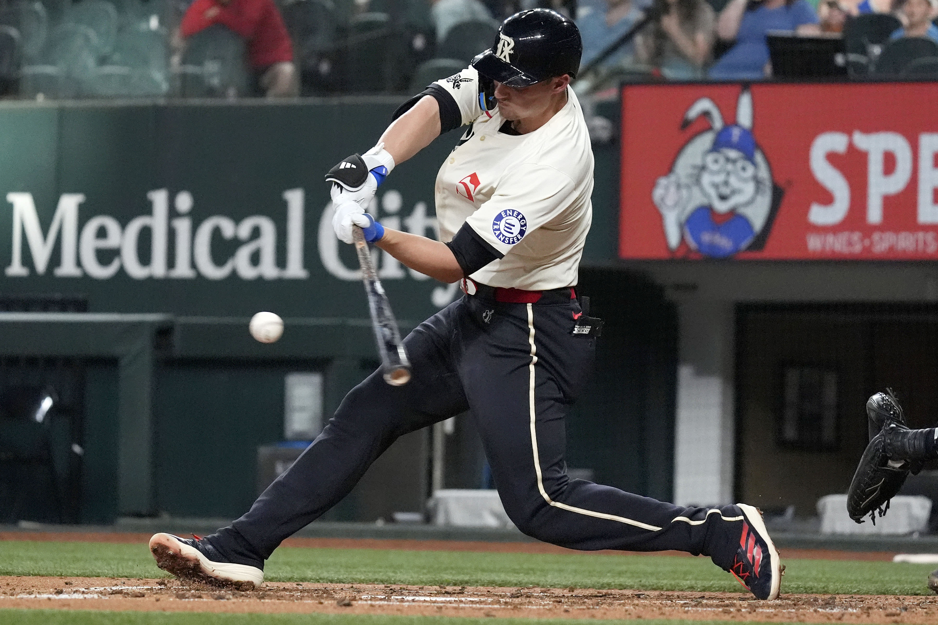 Seager hits a 2-run double and 5 Rangers pitchers combine for 3-hitter in 3-0 win over Rays