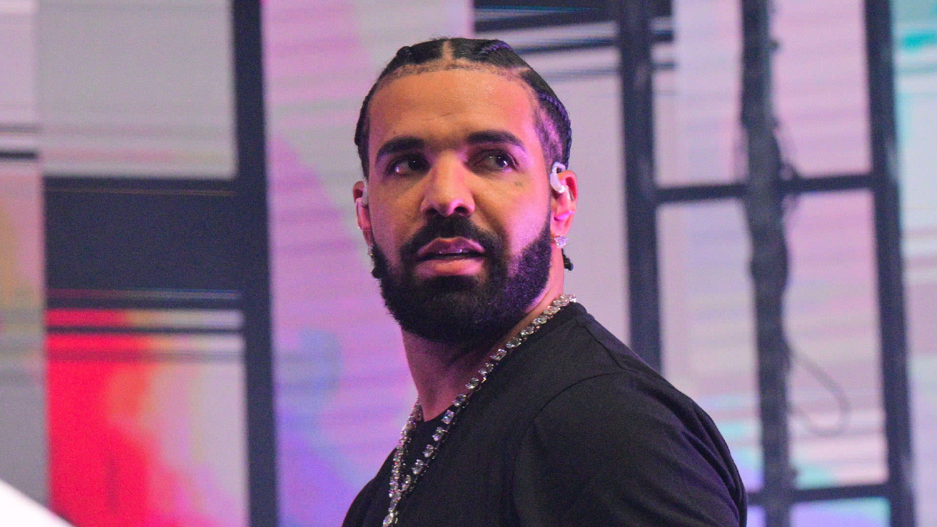 Drake makes 'dig' at Kendrick Lamar after rapper's Euphoria diss track