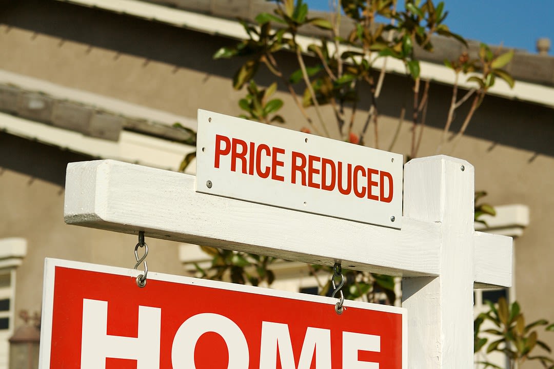 Sarasota-Bradenton leads nation in slashing home prices | Your Observer