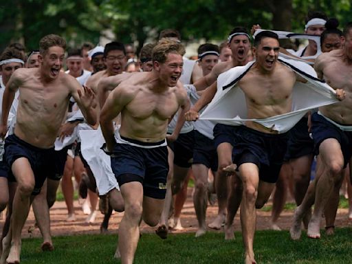 Naval Academy plebes end their first year with daunting traditional climb of Herndon Monument