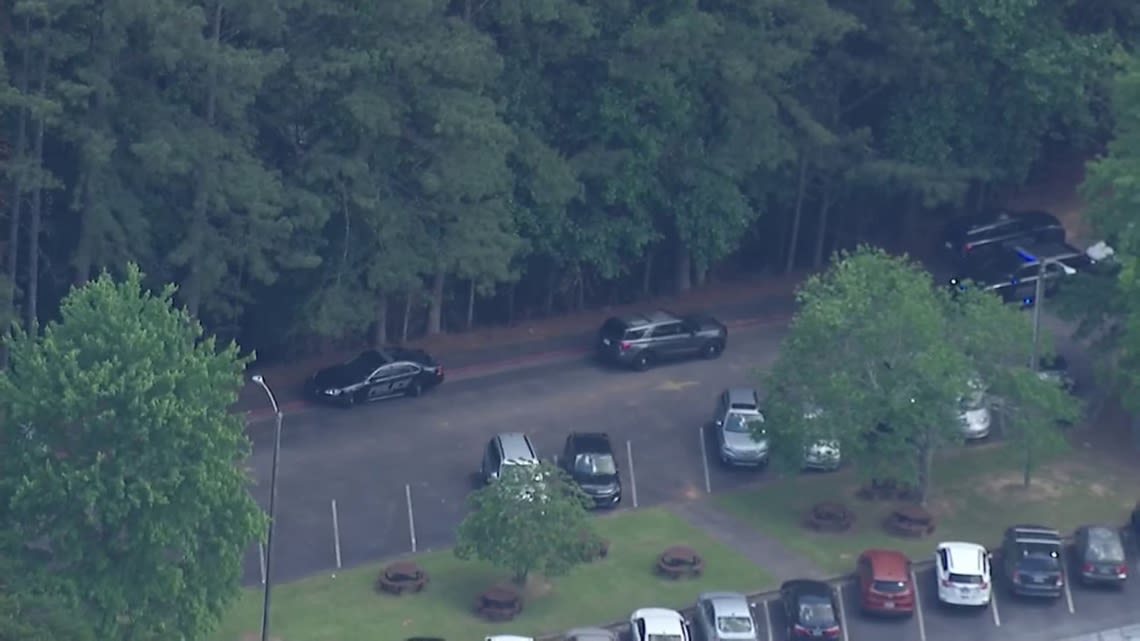 Haynes Bridge Middle School on lockdown as police search for possible home invasion suspects in Alpharetta neighborhood, police say