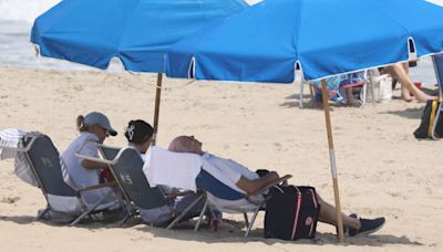 Biden’s Beach Snooze Roils GOP: Who’s Running the Country?