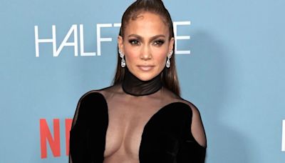 Como é a dieta de Jennifer Lopez aos 54 anos? Descubra seus segredos