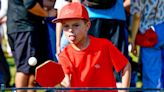 Ping-pong, golf, hockey… le week-end très sportif du petit Oscar de Suède