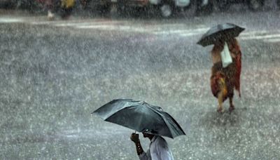 Kerala rains: Watch | Heavy rain lashes parts of Ernakulam city; IMD issues Orange alert in THESE districts | Today News