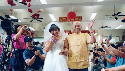 澎湖馬公朝陽社區舉辦阿嬤幸福婚紗秀（1） (圖)