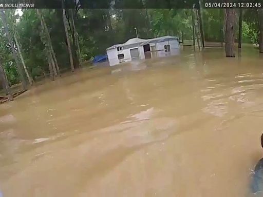 Video shows Houston police officer rescuing Texas man, 3 dogs from flooding along San Jacinto River