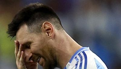 Messi dá cavadinha e perde pênalti em decisão da Argentina; assista
