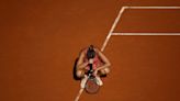 Sabalenka, baja en Wimbledon por un problema en el hombro