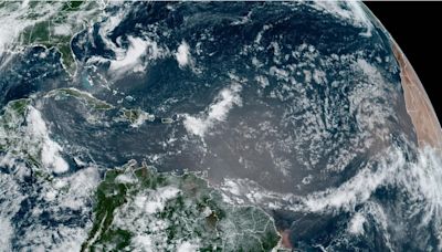 NHC monitoring 3 tropical waves in Atlantic as Hurricane Beryl soaks Texas