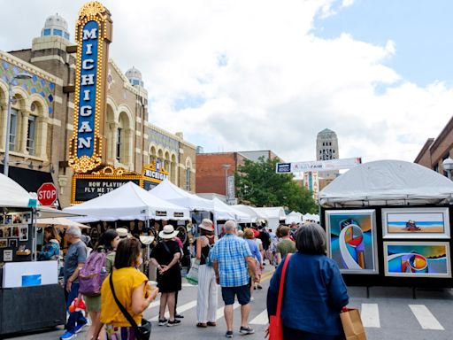 Ann Arbor Art Fair begins with clear skies, bustling streets