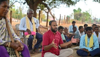 La lucha de un activista indio contra las minas de carbón que destruyen el bosque