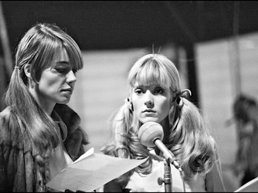 Mort de Françoise Hardy : "Ce qu'a dit Thomas...", Sylvie Vartan sort du silence