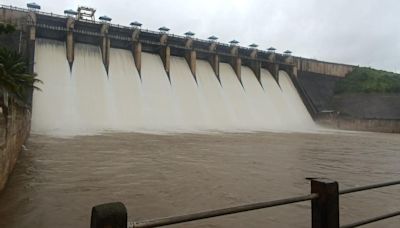 Nearly 2 lakh cusecs of water released from Almatti dam