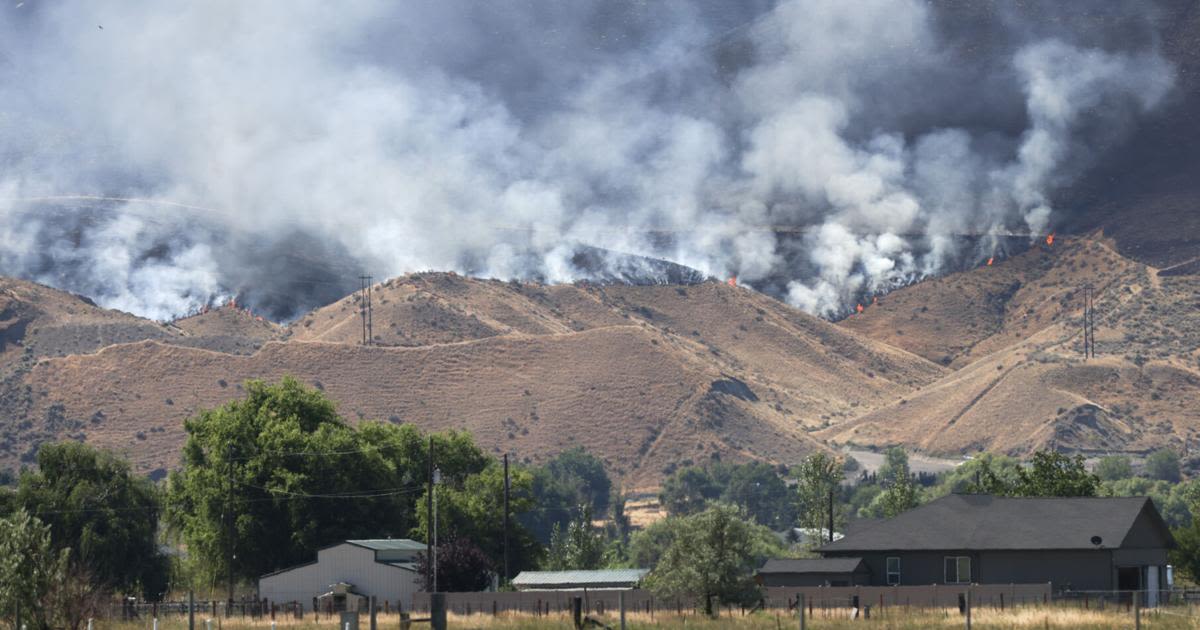 Evacuation levels lowered on Thorp Road fire near Moxee and Konnowac Pass