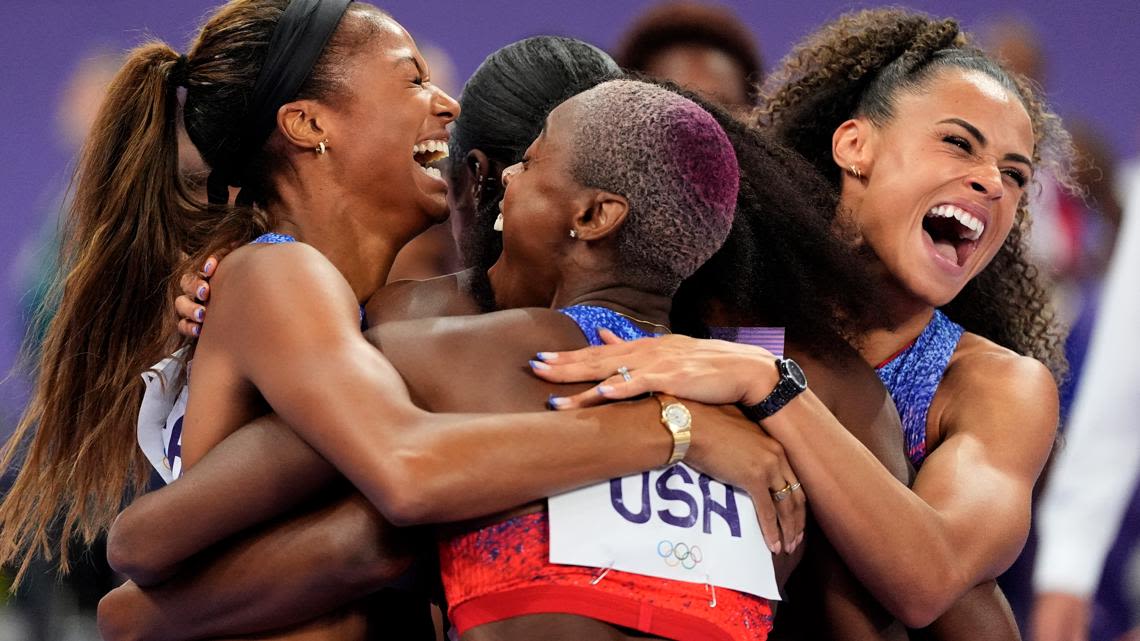 How did Team USA do in the women’s 4x400 relay?