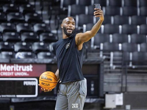 ‘Our second home’: Past Shocker basketball players cherish reunion in the Roundhouse