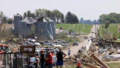 Iowa crews search for survivors after deadly tornadoes