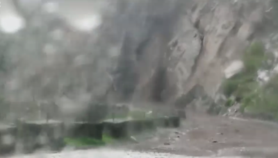 Traffic Halted On Jammu-Srinagar National Highway Due to Mudslide, Shooting Stones Amid Rain