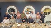 Un grupo de exárbitros de la Delegació de Xàtiva se reúnen en la tradicional cena anual