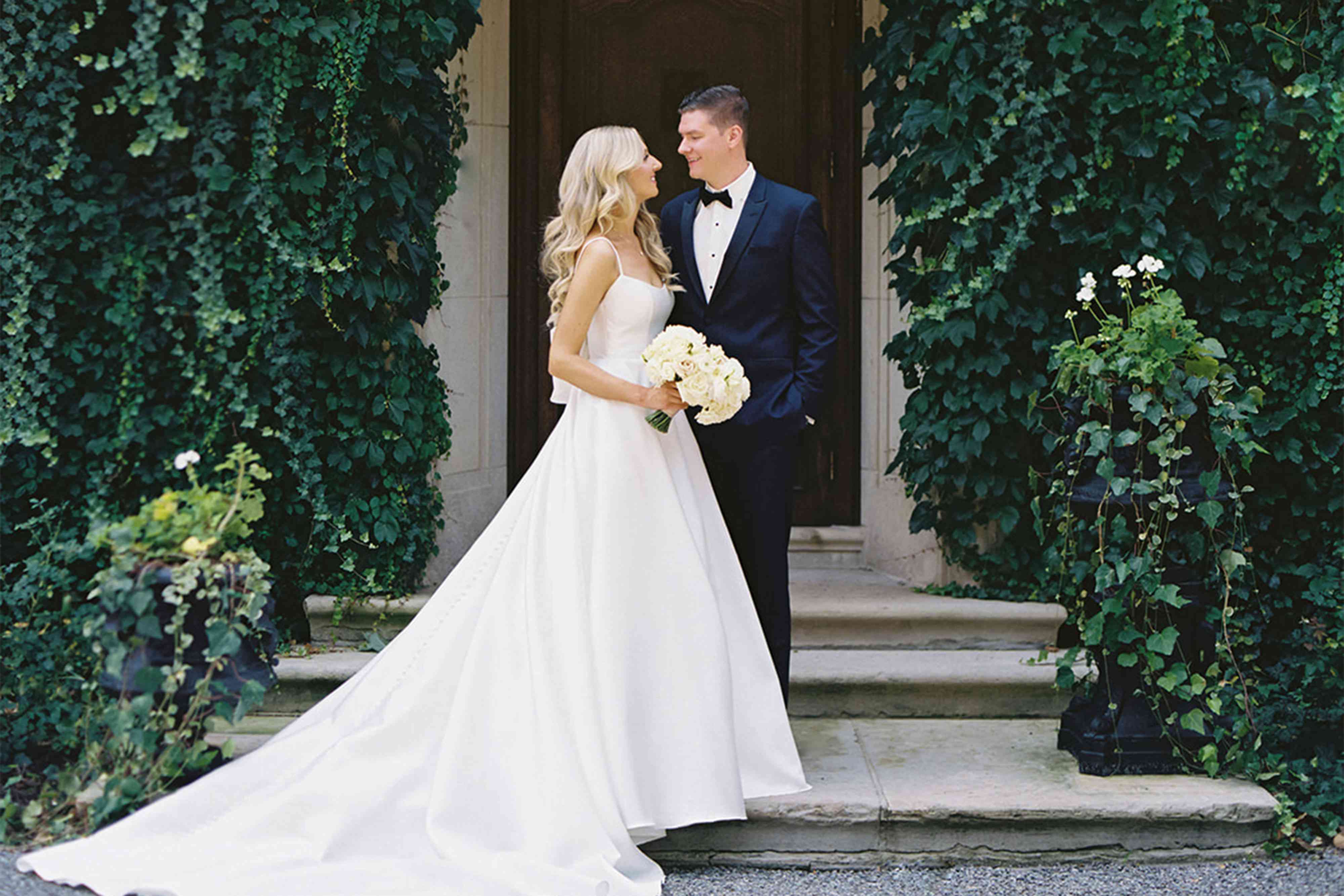 This Michigan Wedding Used a Signature Scent—Complete With 400 Custom Candles—for a Personalized Touch