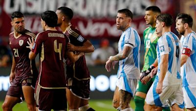 El partido de Messi en su vuelta a la Selección: participó del gol, casi anota y protagonizó un tenso cruce en el final